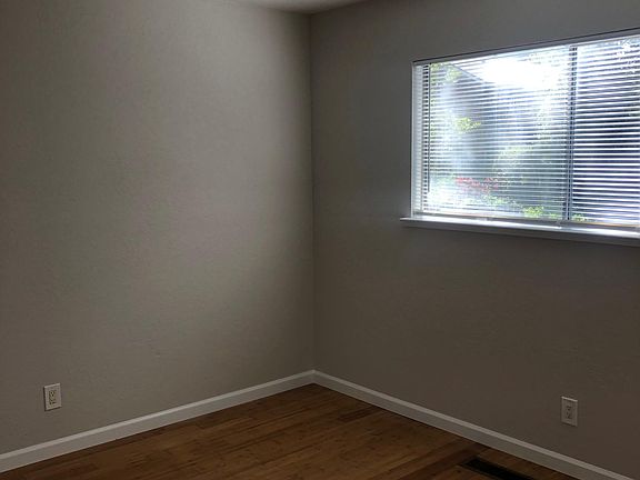4th image of 874 S Shore Dr