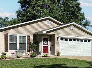 812 N Sycamore St, Ottawa, KS 66067