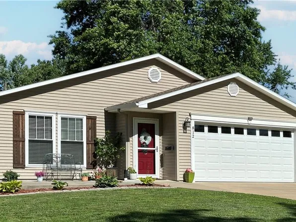 812 N Sycamore St, Ottawa, KS 66067
