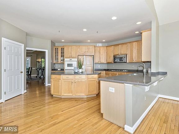 5th image of 311 Glenbrook Dr