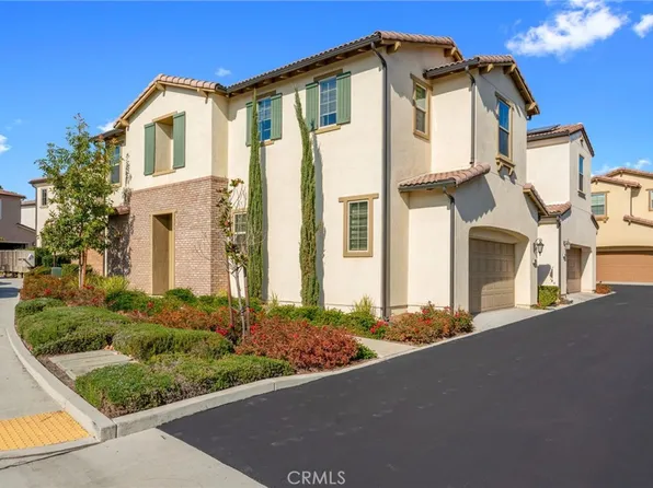 2960 Villa Catalonia Cir, Corona, CA 92881