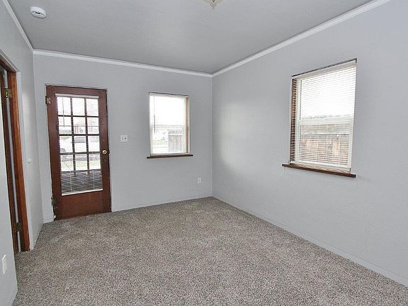 5th image of 210 S Commercial Ave