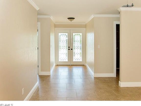 3rd image of 929 SW 52nd St