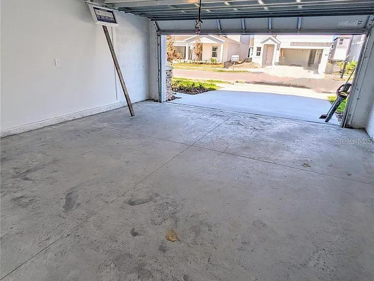 565 Reggie Rd — Photo 5
