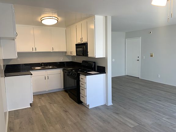 4th image of 11270 Huston St #207