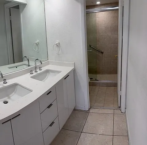 1900 W 68th St #H203 — Photo 7