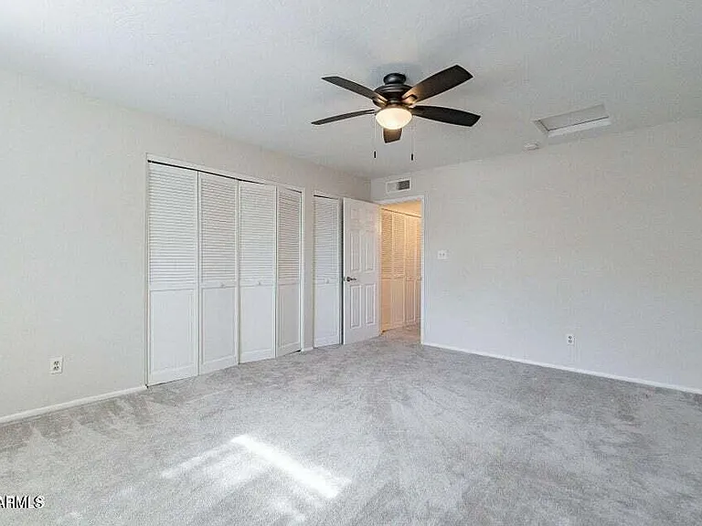 505 W Howe St — Photo 17