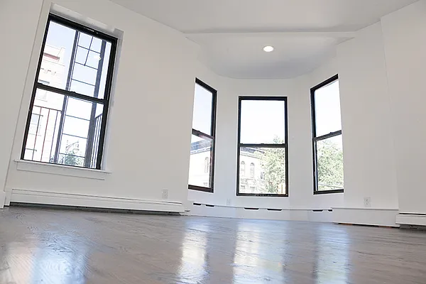 Rented by COASTLINE NEW YORK INC | media 19