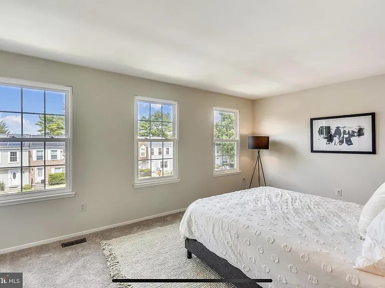 414 Carousel Ct — Photo 12