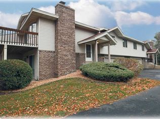 5664 Chatsworth St N, Shoreview, MN 55126