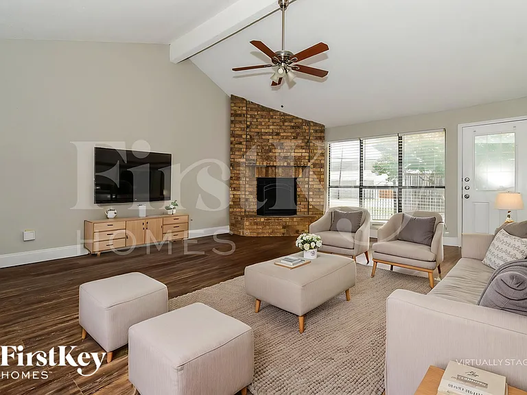 1007 Creighton Ct — Photo 3