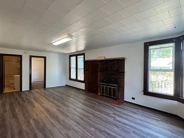 407 N Lincoln St — Photo 2