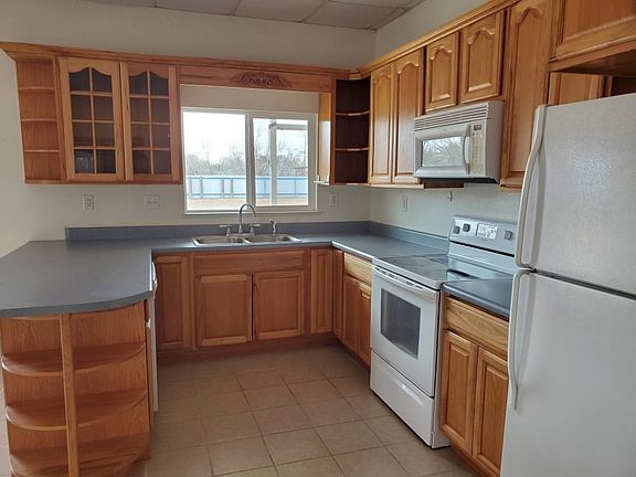 4th image of 8521 Redwood Ln