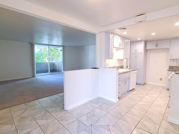 5th image of 1200 W Huntington Dr