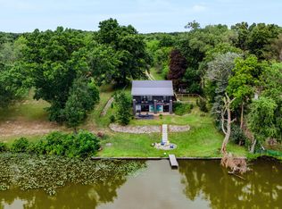 18729 S River Rd, Three Rivers, MI 49093