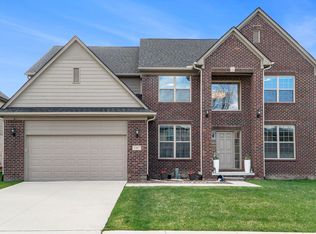 5367 Ludstone Dr, Troy, MI 48085