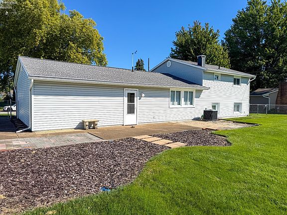 3rd image of 2920 Hinde Ave