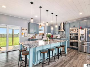 1805 Whitewater Dr, Papillion, NE 68046