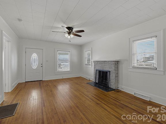 3rd image of 112 Myrtle St