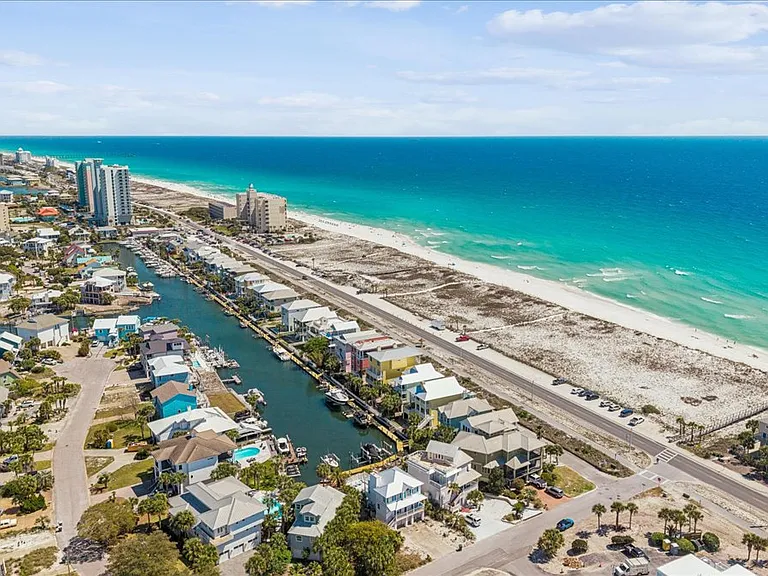 1070 Fort Pickens Rd — Photo 49