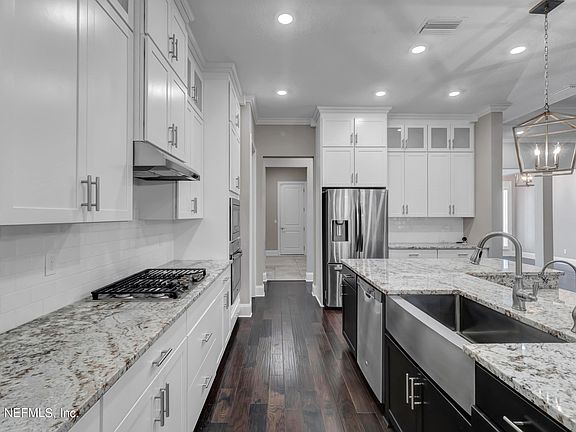 3rd image of 465 Eagle Rock Dr