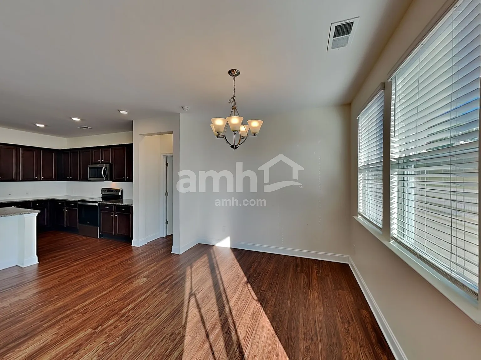 4 bed, 2.5 bath, 2091 sqft, $2,510 — Photo 4