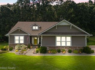 8332 Meadow Creek Ln, Pinckney, MI