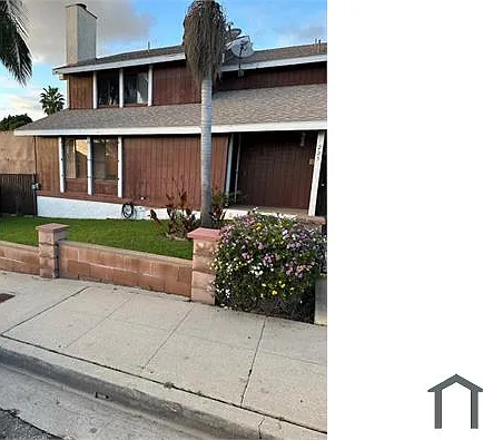 225 E Spring St — Photo 1
