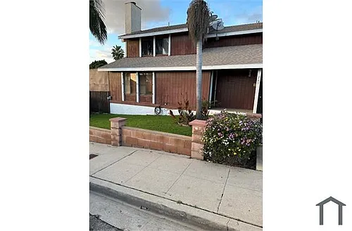 225 E Spring St Photo 1