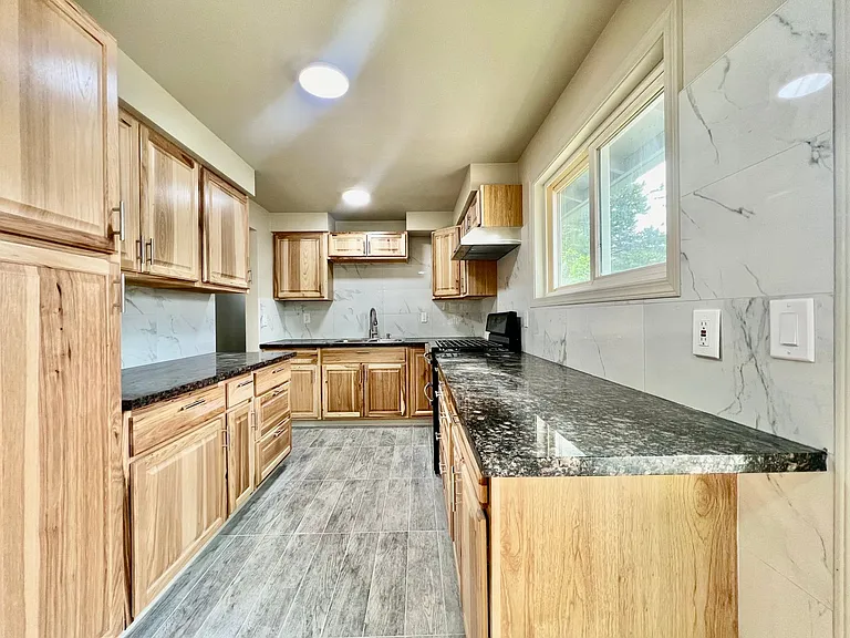 2020 SE 154th Ave — Photo 10