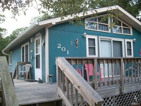 201 NE 54th St, Oak Island, NC 28465