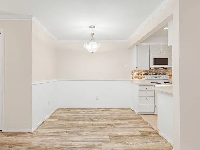 14200 NE 171st St #E101 — Photo 8
