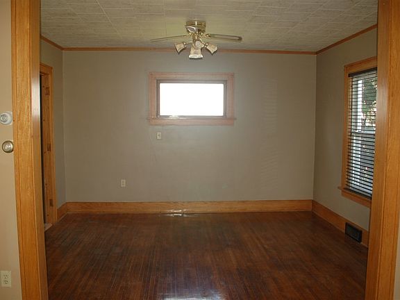 4th image of 800 1st Ave NE