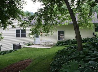 7843 Hidden Valley Rd, Dubuque, IA 52003