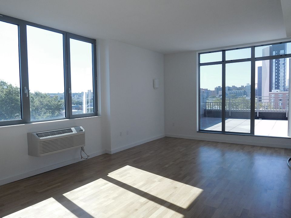 1st image of 3015 Vernon Blvd #7