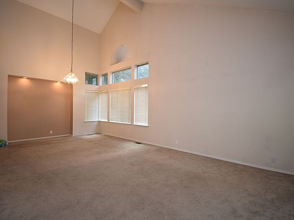 3rd image of 2122 E Rainbow Point Dr