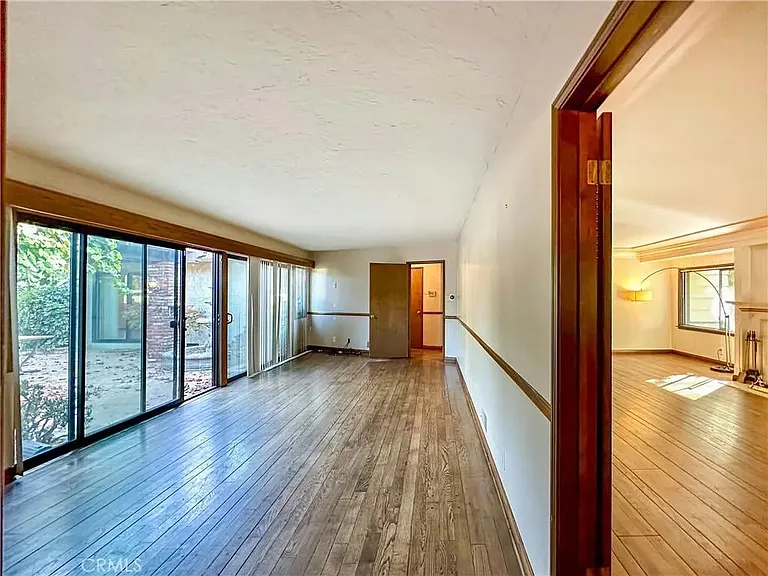 2612 Mayflower Ave — Photo 9