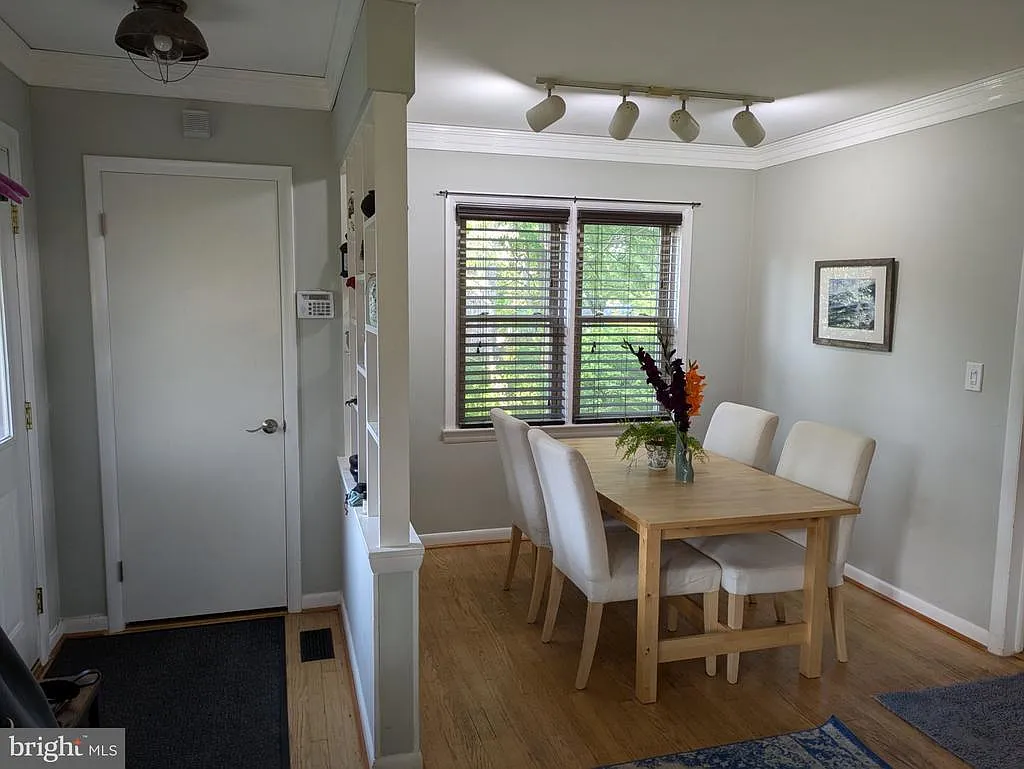 3 bed, 2.0 bath, 2100 sqft, $2,900 — Photo 4