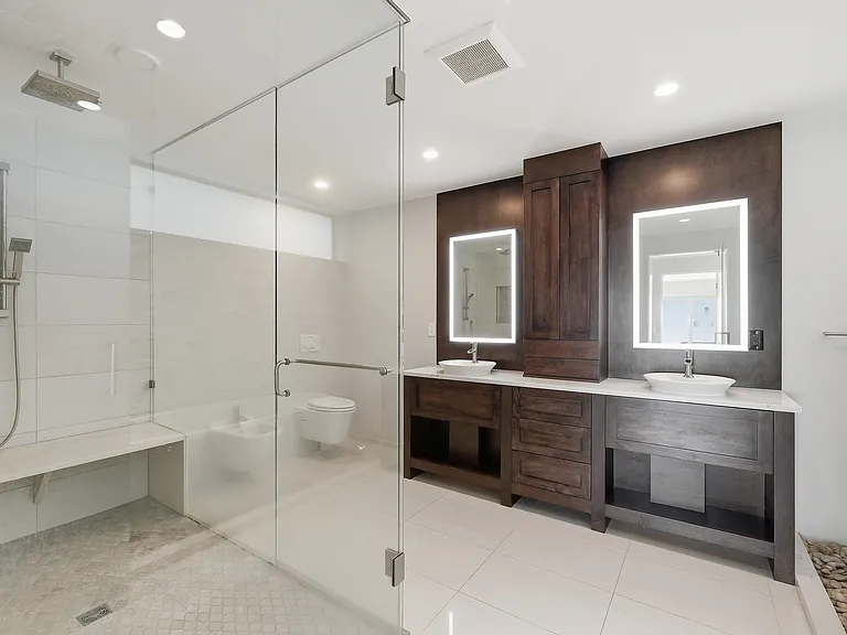 15240 Victoria Ave — Photo 12