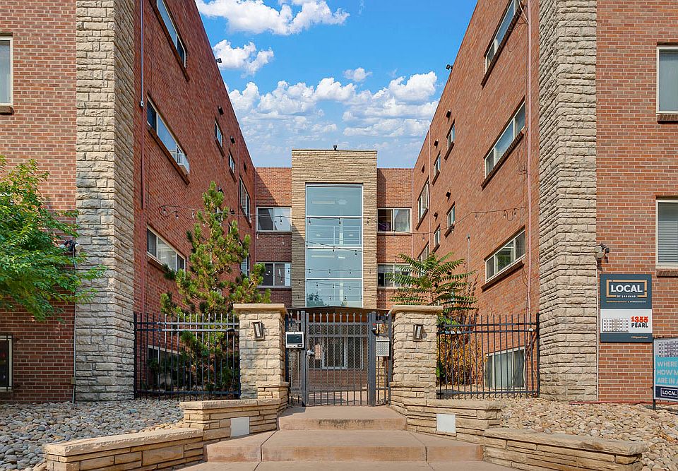 1335 E Pearl Entrance