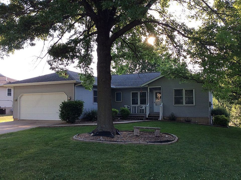 Front of 101 Holt St house