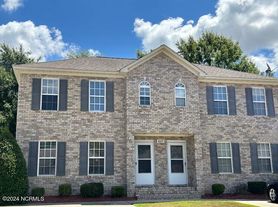 4221 Brook Creek Ln, Greenville, NC