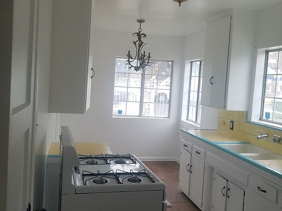 4th image of 3550 Locke Ave