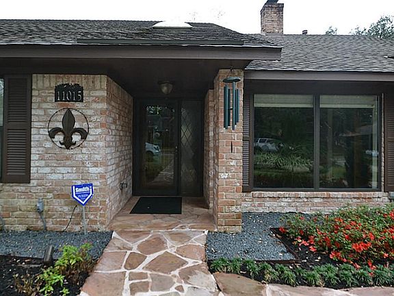 Front doorway inviting you inside.