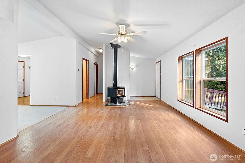 3rd image of 261 E Pinedirosa Road