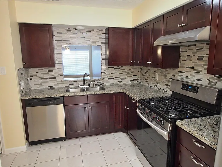 15312 Gorham Dr — Photo 8
