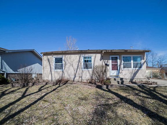 2nd image of 8824 Golfview Dr