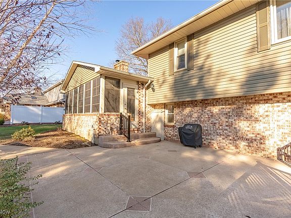 5th image of 5042 Glenoak Dr NE