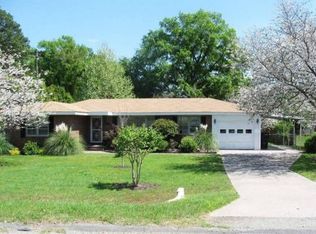 96 Pine Valley Dr, Warner Robins, GA 31088