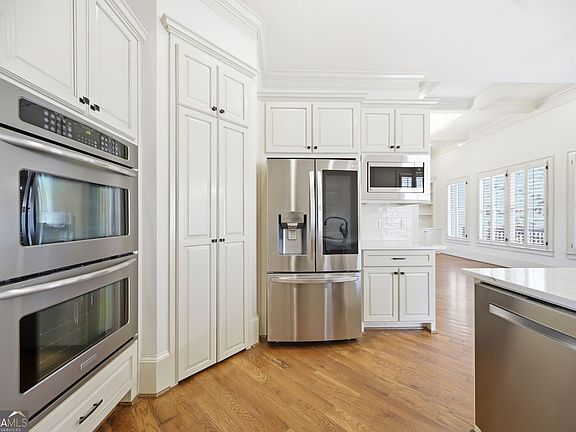2nd image of 3420 Camellia Ln